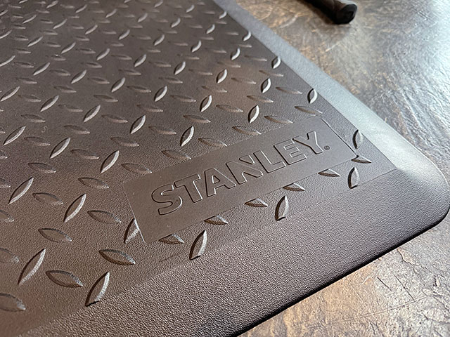 スタンレー　ユーティリティマット　ソフトタイプ　90cm×60cm　作業用ガレージマット　立ち仕事用マット 爆買 |  | 02