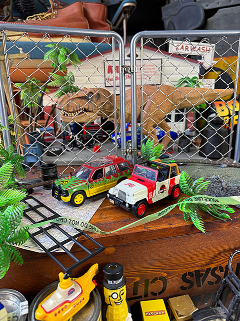 Jada　映画　ジュラシックパーク　JPスタッフ　ジープ　ラングラー　＆　フォード　エクスプローラー　ミニカー　1/32　（2台セット） |  | 02