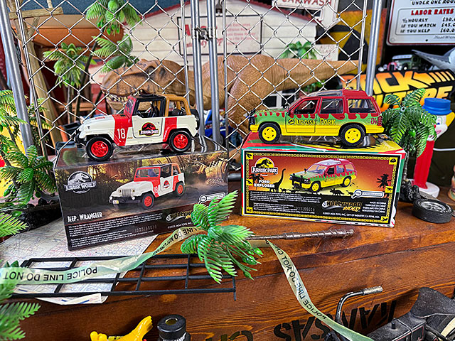 Jada　映画　ジュラシックパーク　JPスタッフ　ジープ　ラングラー　＆　フォード　エクスプローラー　ミニカー　1/32　（2台セット） |  | 08