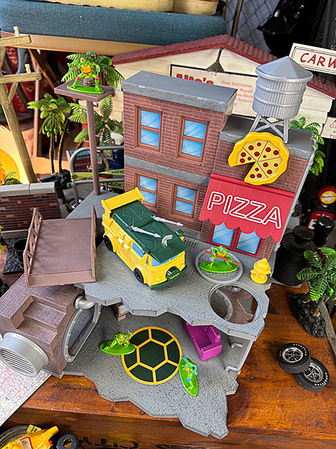 Jada　ティーンエイジ・ミュータント・ニンジャ・タートルズ　隠れ家　ジオラマ　プレイセット　ナノ・シーン |  | 01