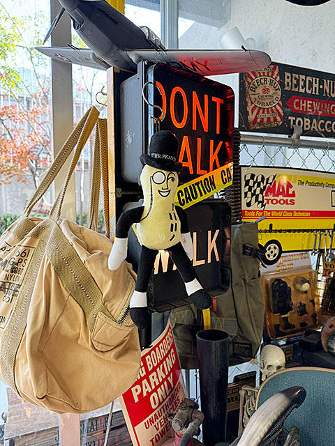 ミスターピーナッツ　ぬいぐるみ　プラッシュドール ■ アメリカン雑貨 アメリカ雑貨 |  | 07