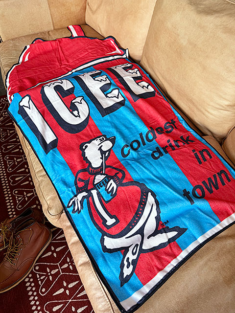 ICEE　アイシー　フローズンドリンク　ビーチタオル　（レッド）　■　アメリカン雑貨　アメリカ雑貨 |  | 01