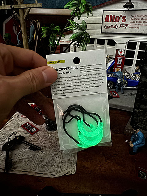 暗闇で光る！蓄光　マラタック　ジッパープル　クリアグロー　（3個セット）　MADE IN U.S.A. ■ アメリカン雑貨 アメリカ雑貨 |  | 01