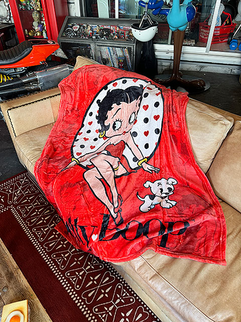 ベティ・ブープ　フリースブランケット　Lサイズ　150cm×160cm（レッド） ■ アメリカン雑貨 アメリカ雑貨