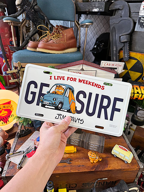 ガーフィールド　ライセンスプレート　（サーフ/ホワイト）　■　アメリカン雑貨　アメリカ雑貨 |  | 02