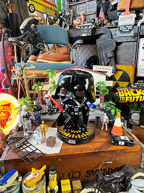 FUNKO SHOP限定　ファンコポップ　スターウォーズ　ダースベイダー　ビッグサイズ　26cm　ボビングヘッド　フィギュア　FUNKO POP! |  | 02