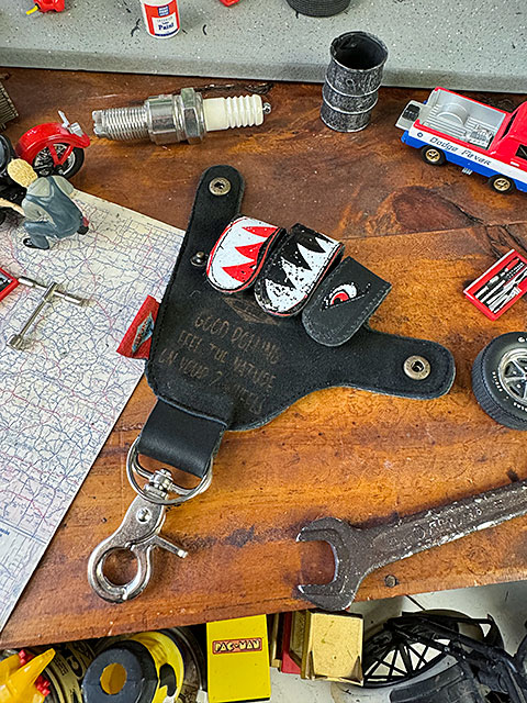 好きなポーズに変形！　シャークヘッド　ハンドサイン　レザーキーホルダー　SHABY　（ブラック）　シャークマウス 爆買 |  | 05