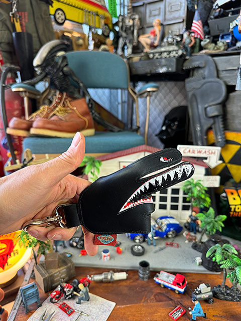 好きなポーズに変形！　シャークヘッド　ハンドサイン　レザーキーホルダー　SHABY　（ブラック）　シャークマウス 爆買 |  | 02