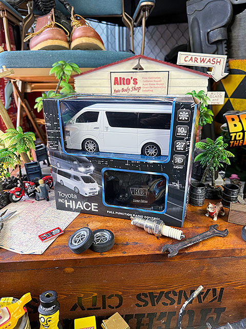 トヨタ　ハイエース　RCカー　フルアクション　ライト付き　（ホワイト）　トヨタ自動車公式ライセンス商品　ラジコン |  | 07