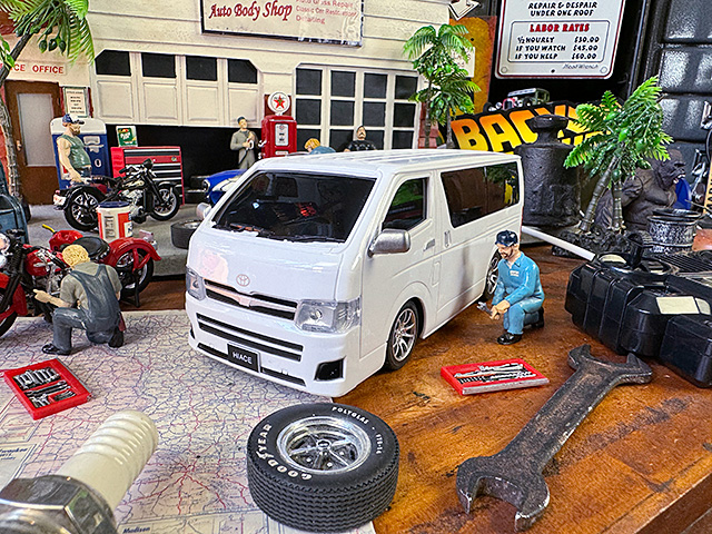 トヨタ　ハイエース　RCカー　フルアクション　ライト付き　（ホワイト）　トヨタ自動車公式ライセンス商品　ラジコン |  | 02