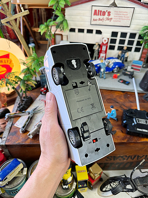 トヨタ　ハイエース　RCカー　フルアクション　ライト付き　（ホワイト）　トヨタ自動車公式ライセンス商品　ラジコン |  | 05