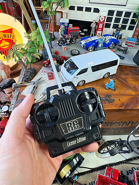 トヨタ　ハイエース　RCカー　フルアクション　ライト付き　（ホワイト）　トヨタ自動車公式ライセンス商品　ラジコン |  | 06