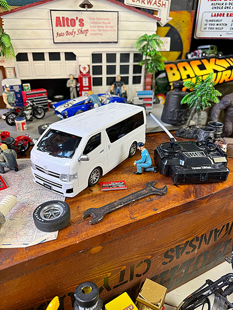 トヨタ　ハイエース　RCカー　フルアクション　ライト付き　（ホワイト）　トヨタ自動車公式ライセンス商品　ラジコン |  | 09