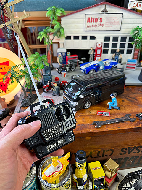 トヨタ　ハイエース　RCカー　フルアクション　ライト付き　（ブラック）　トヨタ自動車公式ライセンス商品　ラジコン |  | 01