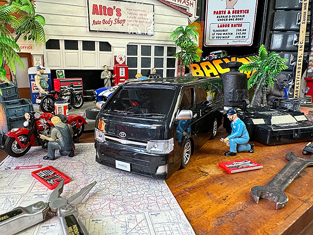 トヨタ　ハイエース　RCカー　フルアクション　ライト付き　（ブラック）　トヨタ自動車公式ライセンス商品　ラジコン |  | 03