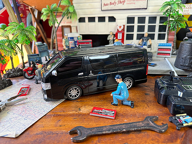 トヨタ　ハイエース　RCカー　フルアクション　ライト付き　（ブラック）　トヨタ自動車公式ライセンス商品　ラジコン |  | 04
