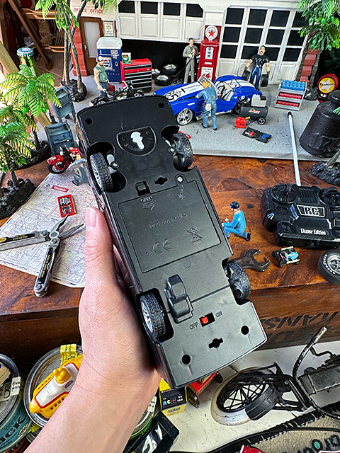トヨタ　ハイエース　RCカー　フルアクション　ライト付き　（ブラック）　トヨタ自動車公式ライセンス商品　ラジコン |  | 08