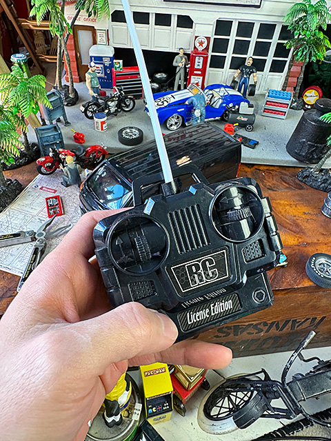 トヨタ　ハイエース　RCカー　フルアクション　ライト付き　（ブラック）　トヨタ自動車公式ライセンス商品　ラジコン |  | 09