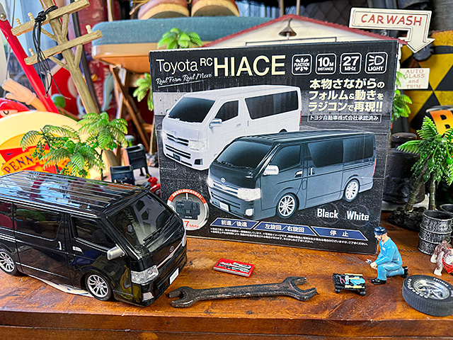 トヨタ　ハイエース　RCカー　フルアクション　ライト付き　（ブラック）　トヨタ自動車公式ライセンス商品　ラジコン |  | 11