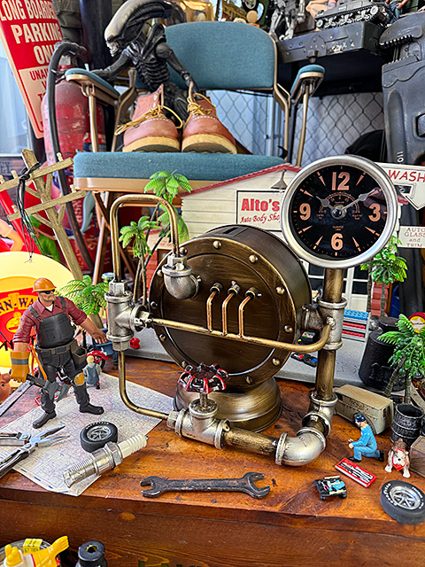 スチームパンク　スタンドクロック　（ブラック文字盤）　置き時計　貯金箱　■　アメリカン雑貨　アメリカ雑貨 | 