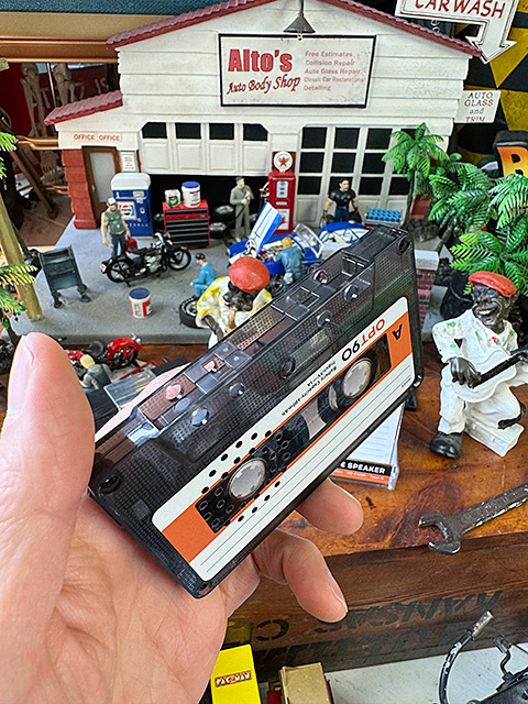 iPhoneがジュークボックスに！　Bluetooth接続　カセットテープ　ワイヤレススピーカー　バッテリー駆動　（クリアブラック） 爆買 |  | 01