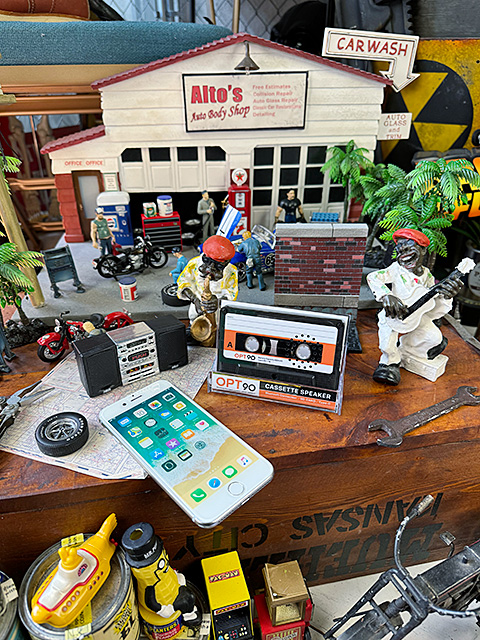 iPhoneがジュークボックスに！　Bluetooth接続　カセットテープ　ワイヤレススピーカー　バッテリー駆動　（クリアブラック） 爆買 |  | 05