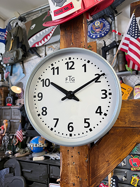 トラフィック　クロック　（FRUTIGER）　壁掛け時計　スイープムーブメント ■ アメリカン雑貨 アメリカ雑貨 | 
