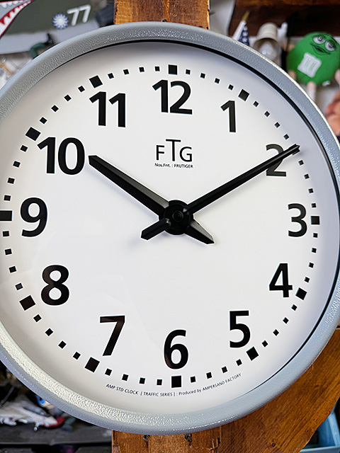トラフィック　クロック　（FRUTIGER）　壁掛け時計　スイープムーブメント ■ アメリカン雑貨 アメリカ雑貨 |  | 01