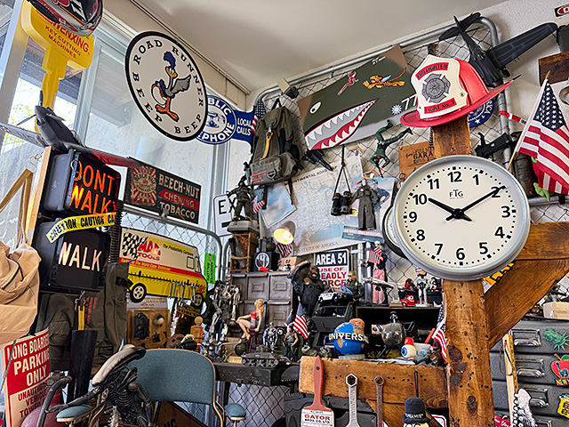 トラフィック　クロック　（FRUTIGER）　壁掛け時計　スイープムーブメント ■ アメリカン雑貨 アメリカ雑貨 |  | 03