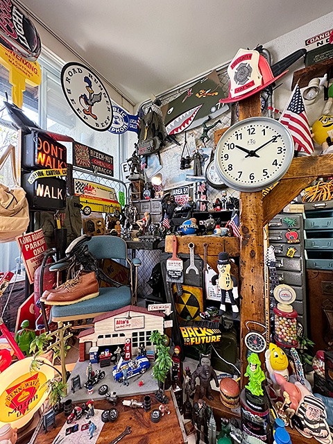 トラフィック　クロック　（FRUTIGER）　壁掛け時計　スイープムーブメント ■ アメリカン雑貨 アメリカ雑貨 |  | 04