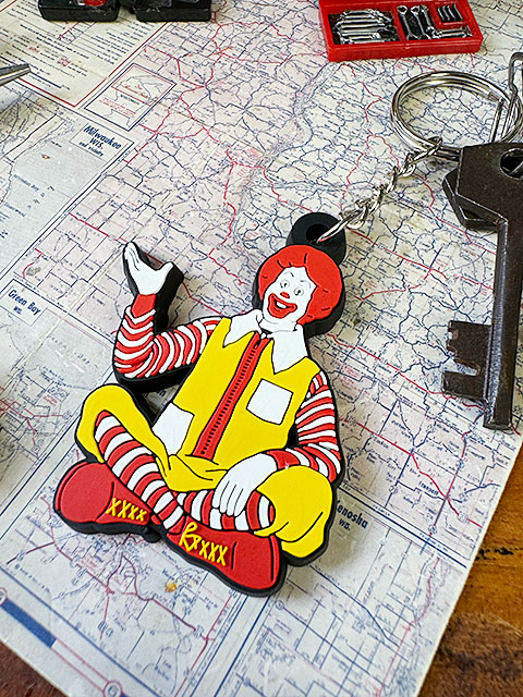 ロナルド　マクドナルド　ラバーキーホルダー　（クロスレッグド） ■ アメリカン雑貨 アメリカ雑貨 |  | 01