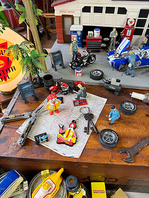 ロナルド　マクドナルド　ラバーキーホルダー　（クロスレッグド） ■ アメリカン雑貨 アメリカ雑貨 |  | 02