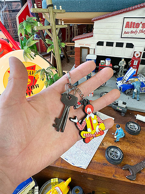 ロナルド　マクドナルド　ラバーキーホルダー　（クロスレッグド） ■ アメリカン雑貨 アメリカ雑貨 |  | 03