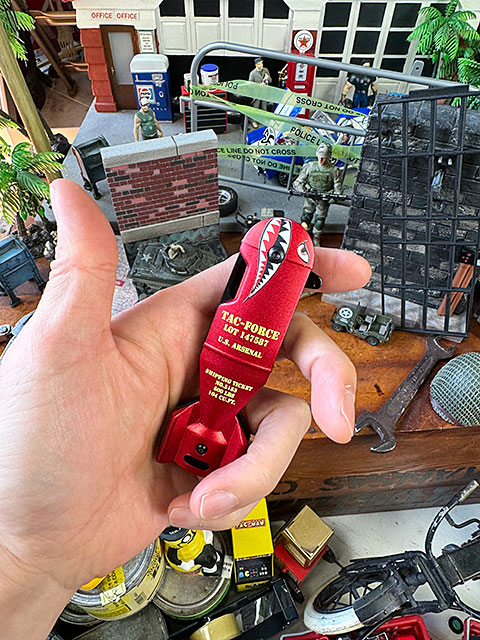 タックフォース　シャークボム　ナイフ　（レッド） ■ アメリカン雑貨 アメリカ雑貨 |  | 06