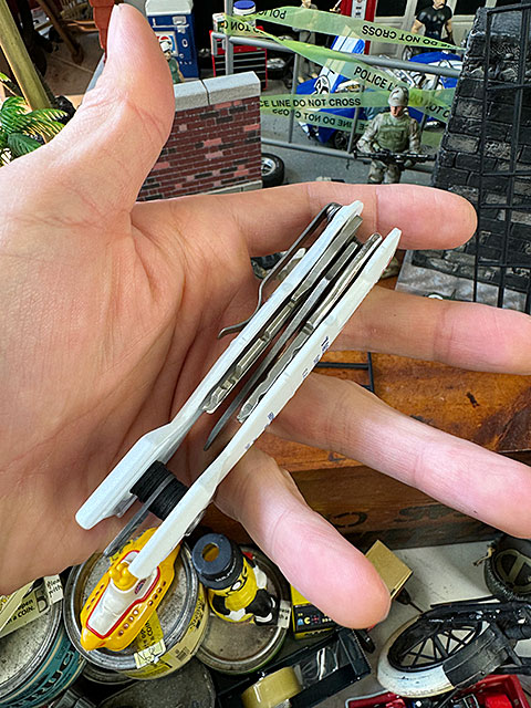 タックフォース　シャークボム　キーケース　（ホワイト/U.S.エアフォース）　最大3本まで収納可能　栓抜き付き |  | 02