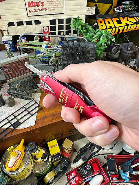 タックフォース　シャークボム　キーケース　（レッド/U.S.マリーン）　最大3本まで収納可能　栓抜き付き | 