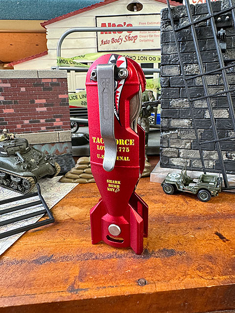 タックフォース　シャークボム　キーケース　（レッド/U.S.マリーン）　最大3本まで収納可能　栓抜き付き |  | 04