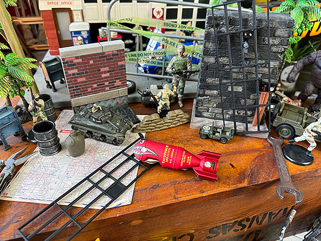 タックフォース　シャークボム　キーケース　（レッド/U.S.マリーン）　最大3本まで収納可能　栓抜き付き |  | 06