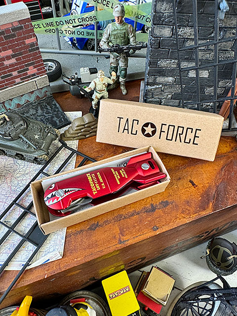 タックフォース　シャークボム　キーケース　（レッド/U.S.マリーン）　最大3本まで収納可能　栓抜き付き |  | 07