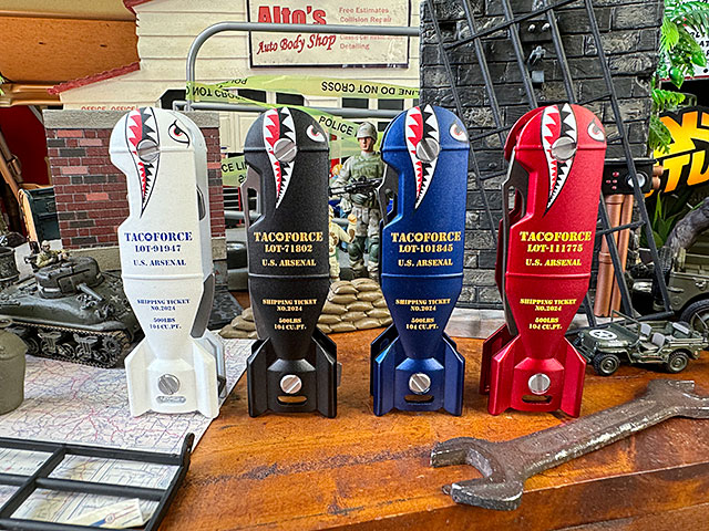 タックフォース　シャークボム　キーケース　（レッド/U.S.マリーン）　最大3本まで収納可能　栓抜き付き |  | 11