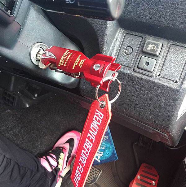 タックフォース　シャークボム　キーケース　（レッド/U.S.マリーン）　最大3本まで収納可能　栓抜き付き |  | 14