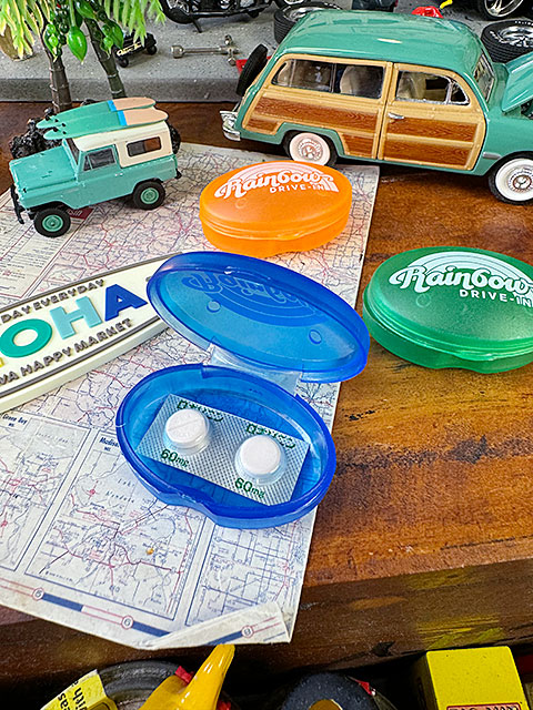 ハワイ　レインボードライブイン　ピルケース　（ブルー）　MADE IN U.S.A.　単品　■　アメリカン雑貨　アメリカ雑貨 |  | 01