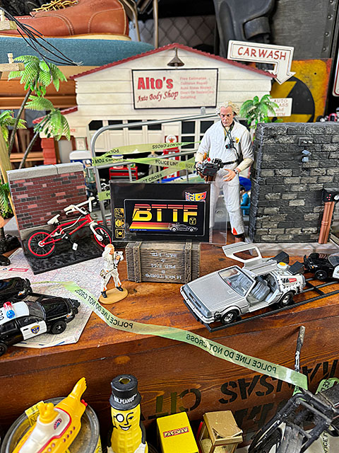 映画　バック・トゥ・ザ・フューチャー　オフィシャル　ステッカー　（BTTF/Sサイズ） ■ アメリカン雑貨 アメリカ雑貨 |  | 01