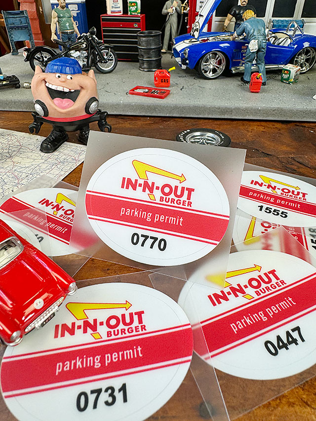 インナウトバーガー　パーキングパーミット　ステッカー　内貼りタイプ　静電気粘着ステッカー　※数字はランダムです | 
