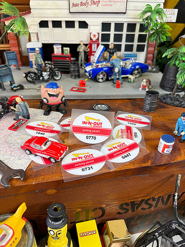 インナウトバーガー　パーキングパーミット　ステッカー　内貼りタイプ　静電気粘着ステッカー　※数字はランダムです |  | 01