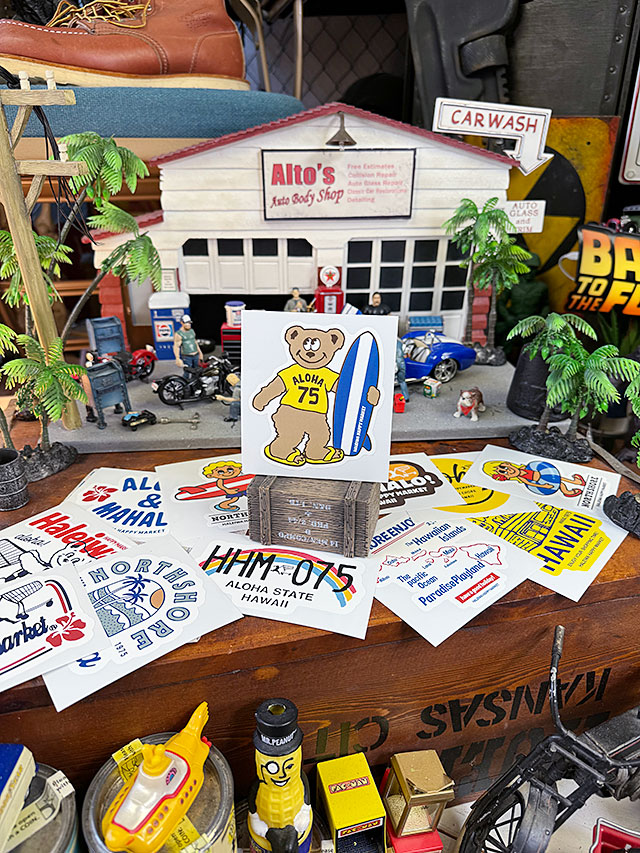 ハレイワ　ハッピーマーケット　ステッカー　Lサイズ　（サーフベアー/2401O） ■ アメリカン雑貨 アメリカ雑貨 |  | 01