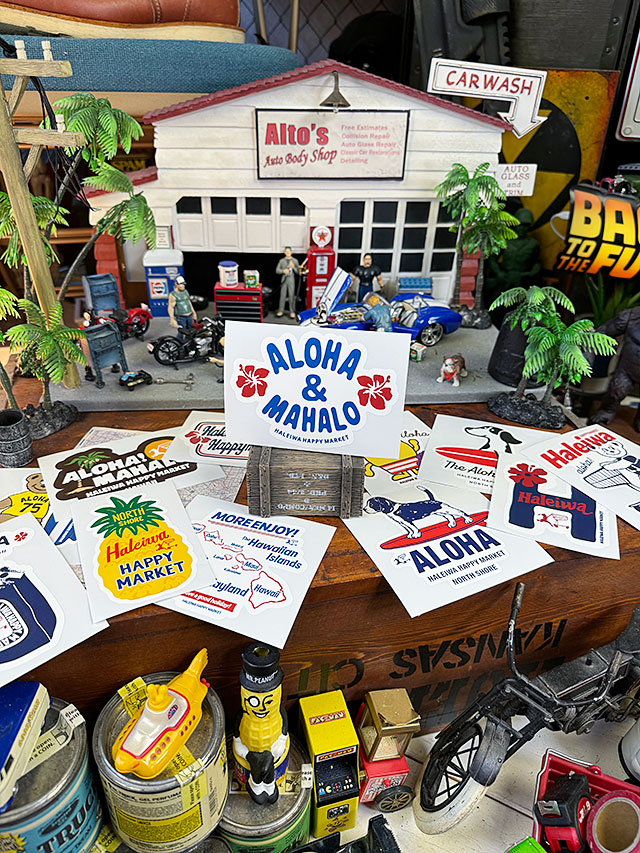 ハレイワ　ハッピーマーケット　ステッカー　Lサイズ　（ハイビスカス　アロハ＆マハロ/2401C） ■ アメリカン雑貨 アメリカ雑貨 |  | 01