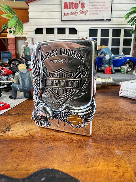 ハーレーダビッドソン　ゴージャス仕様　ジッポーライター　（ハーレーイーグル＆ロゴ/銀イブシ） ■ アメリカン雑貨 アメリカ雑貨 | Harley Davidson