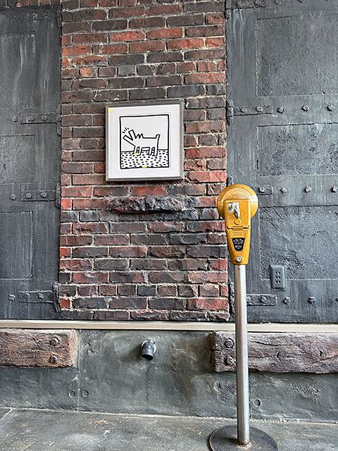 キース・ヘリング　アートフレーム　（Untitled,barking dog）　木製額付き　ニューヨーク　ストリートアート　第一人者　ポップアート |  | 04