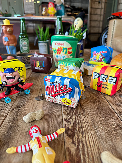 昭和レトロ LOTTE 小さなキャンディの街 什器 ファンシー キーホルダー